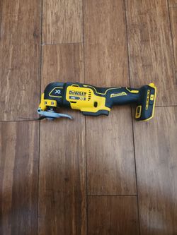 Dewalt 20v  Multi-tool XR with  blade