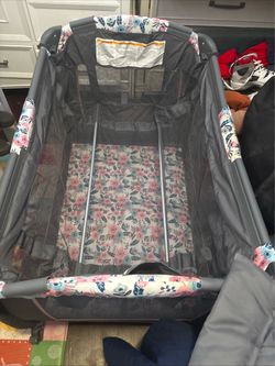 Babytrend play pen