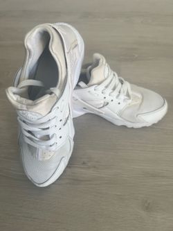654275-110 (GS) Size 6.5 Youth Nike Huarache Run White