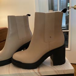 Marc Fisher  Boots Size 7.5 Medium 