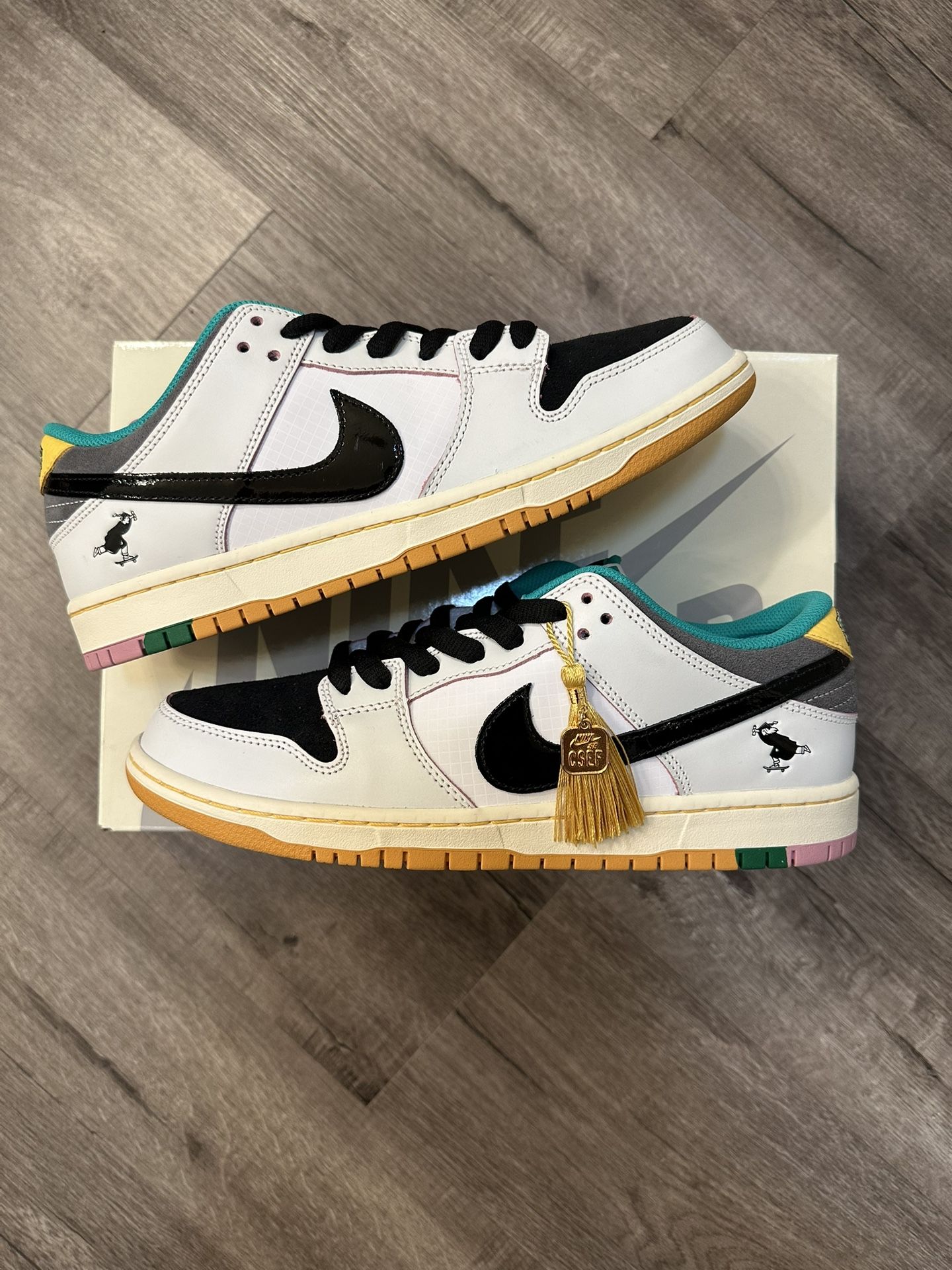 NIKE SB DUNK LOW - CSEF SIZE 10