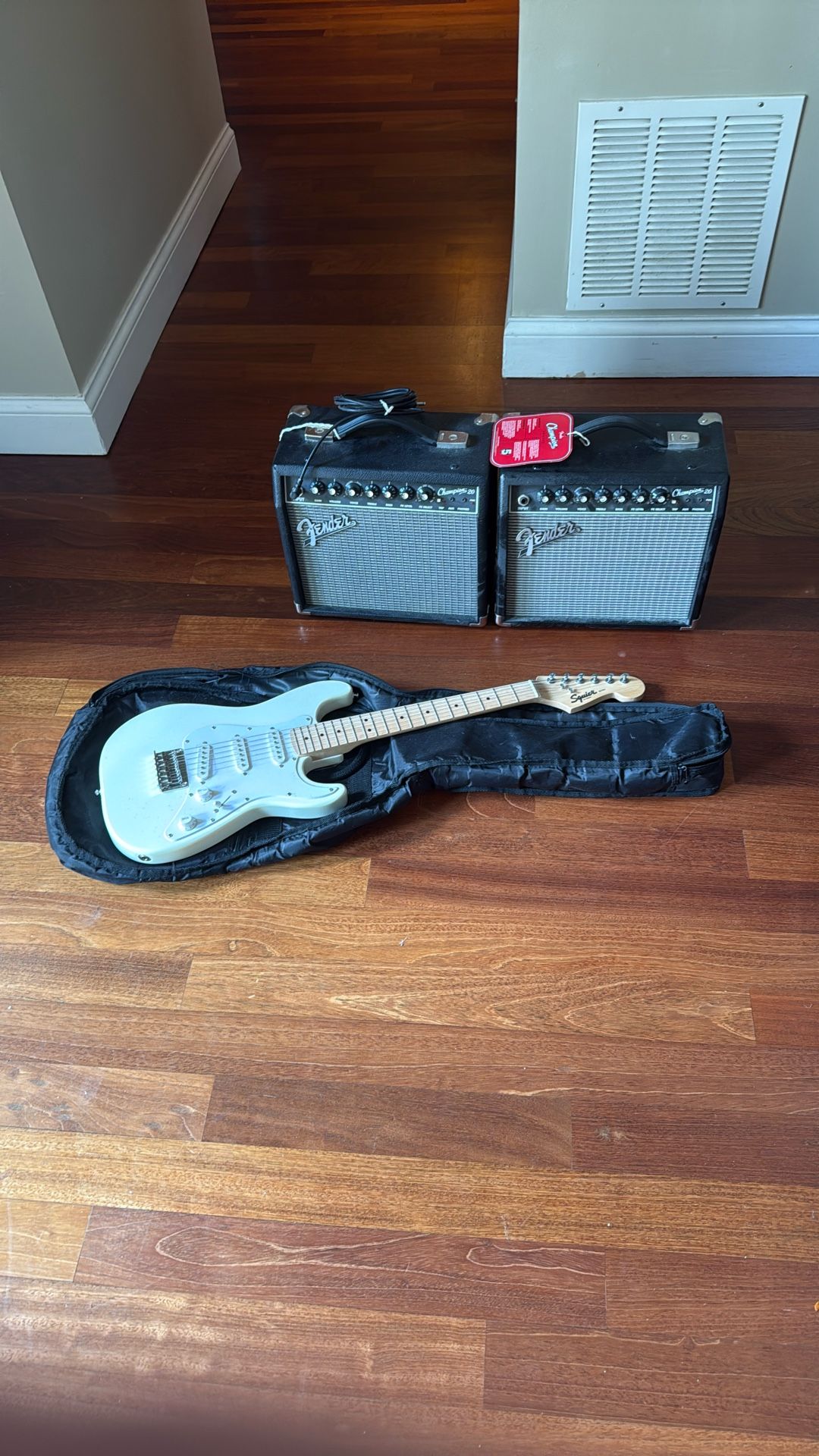 Two Amps 20 Fret Fender Mini Guitar