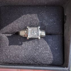 Women's Diamond Ring $300 FIRM 