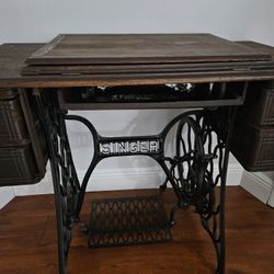 1900 Singer Treadle Sewing Machine