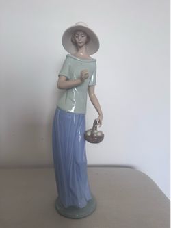 NAO Lladro Figurine