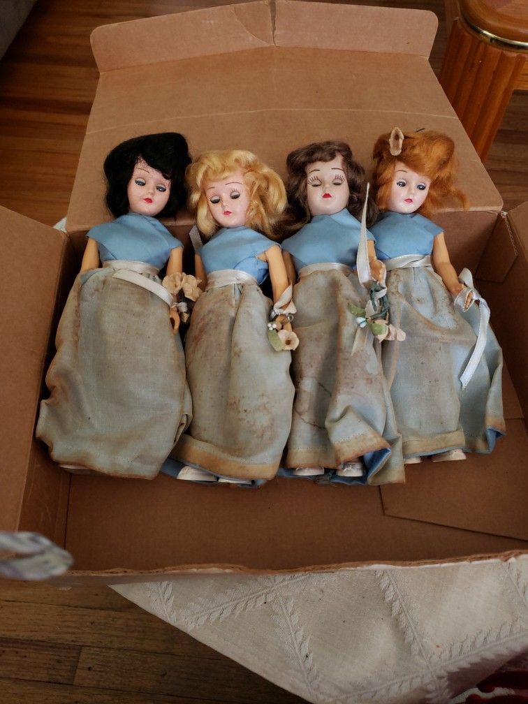 Vintage Bridesmaids Dolls Set Of 4..