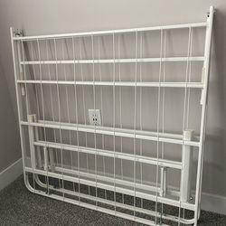 Metal Platform Bed Frame / Twin