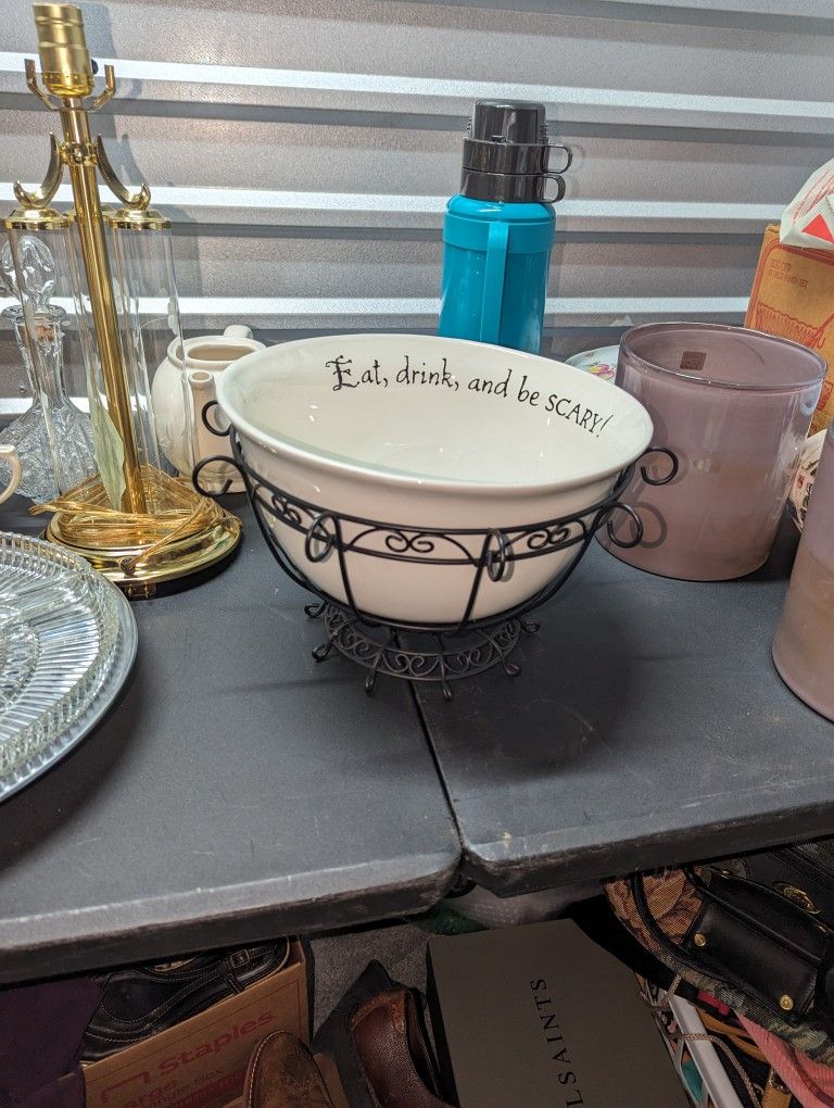 Hallmark Black Cat Eat Drink And Be Scary Large Bowl And Metal Holder