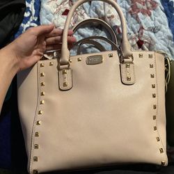 Micheal Kors Bags Women 30 Dollars For Each Bag!!!
