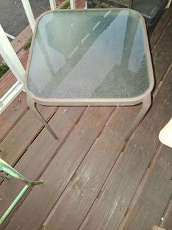 Outdoor Patio Side Table Glass Top metal base 17" x 17" pickup only cash