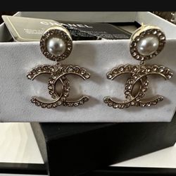 Chanel Gold Double C w/a great mixture of crystals & (faux) pearls earrings