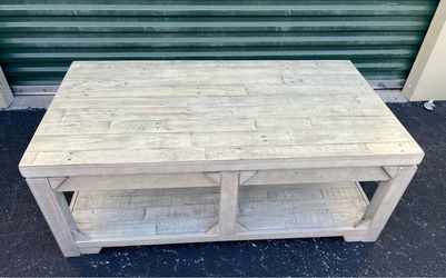 Farmhouse Lift Top Coffee Table