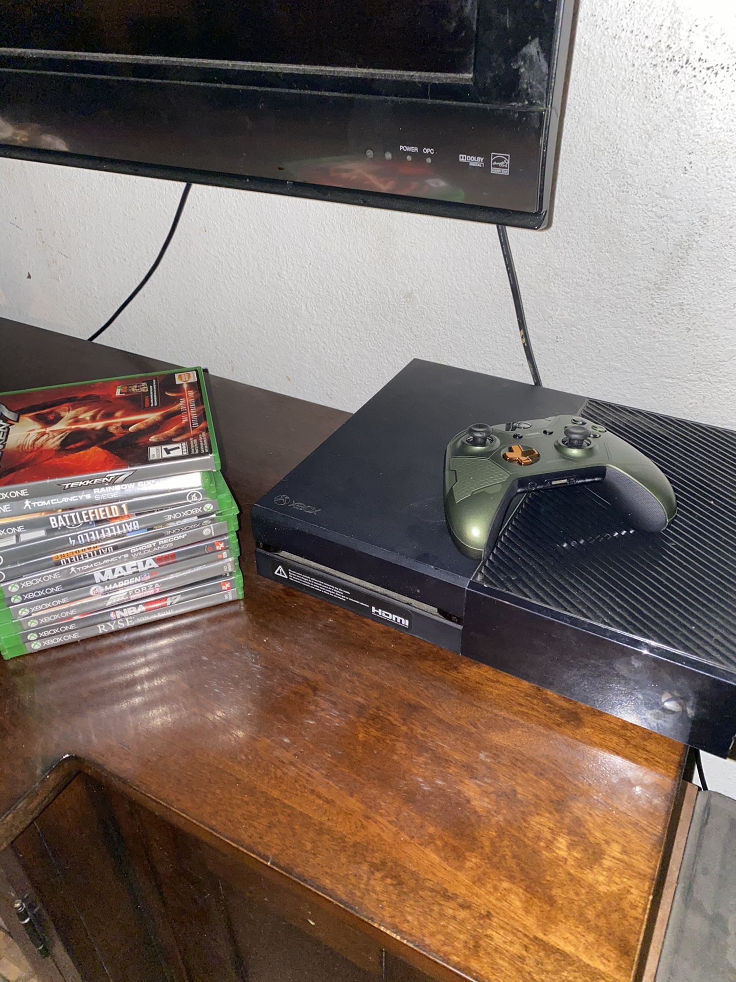 Selling my Xbox one with master chief controller with 11 games