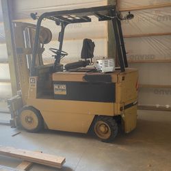 CAT Forklift Battery Operated M80