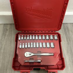 Milwaukee 1/4 in. Drive SAE/Metric Ratchet and Socket Mechanics Tool Set (25-Piece)