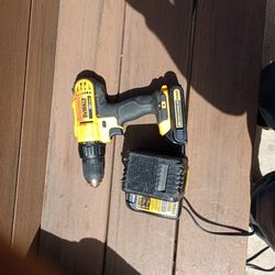 DeWalt Hammer Drill 20volt Lith Ion With Charger And Xtra Batteries  