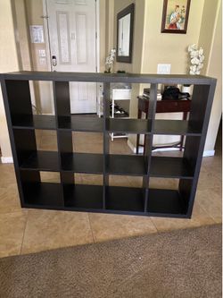 Shelf with compartments