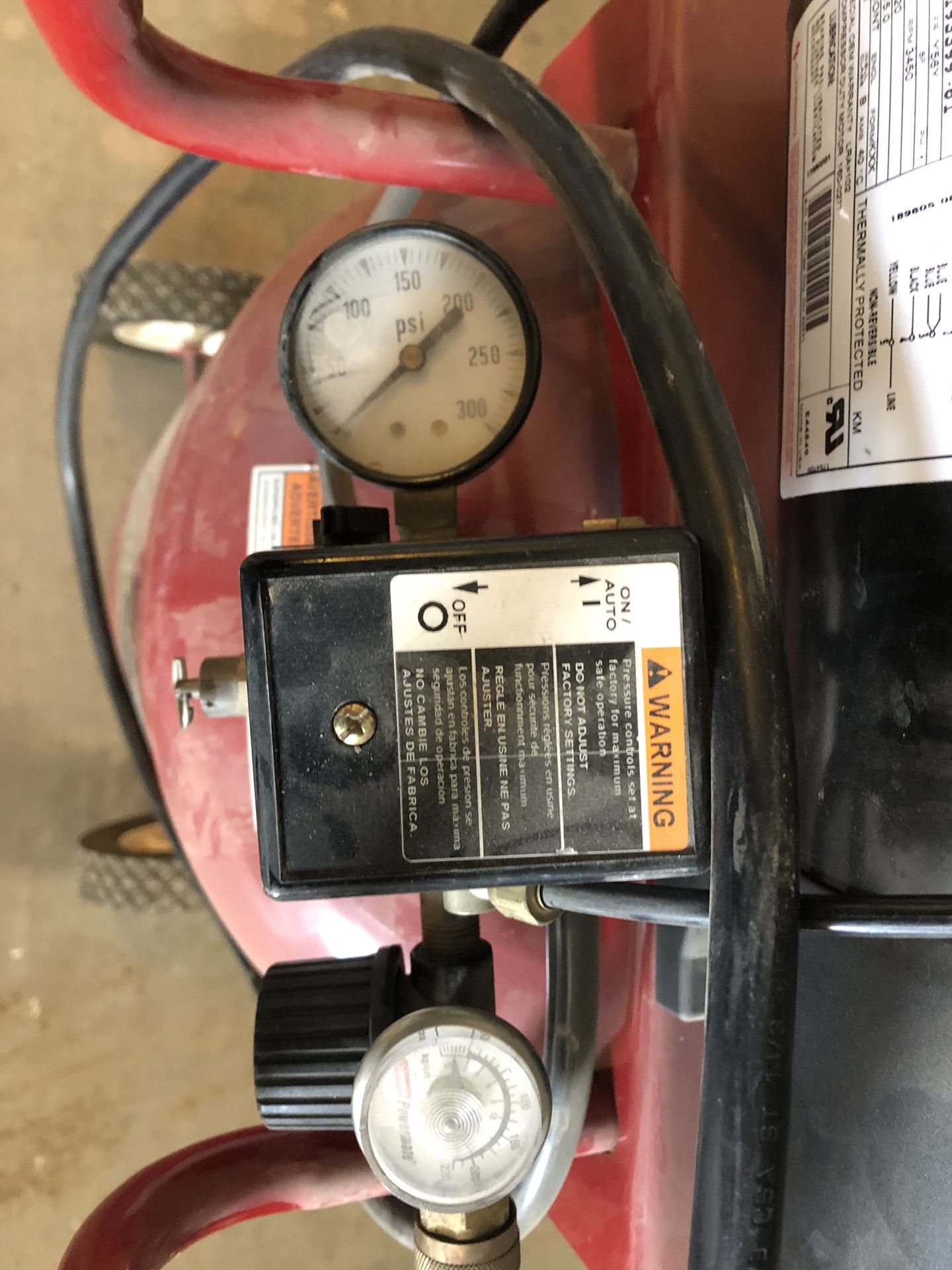 Black And Decker Air Station 120v Air Compressor for Sale in Las Vegas, NV  - OfferUp