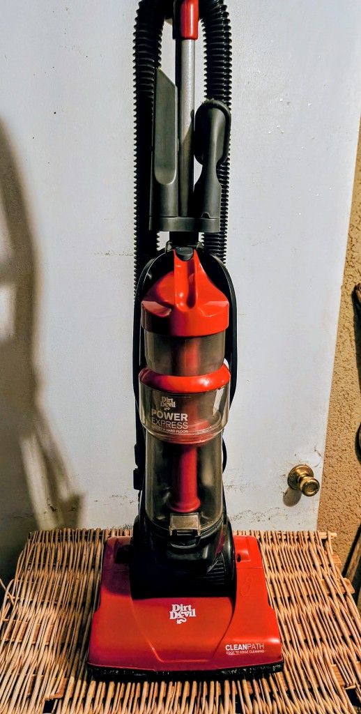 BRAND NEW BISSELL VACUUM