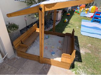 Wood sand box