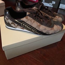 COACH excellent conditions 8