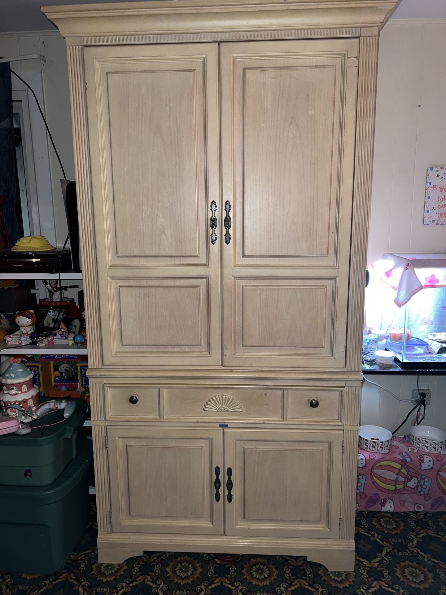 Shelf/cabinet ?