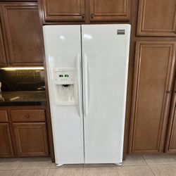 FRIGIDAIRE GALERY SIDE BY SIDE WHITE FRIDGE REFRIGERATOR COUNTER DEPTH MINT ~$1350