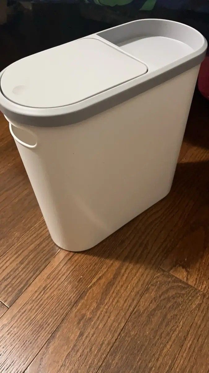 Bathroom trash can, compact and durable plastic trash can