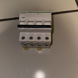 SCHNEIDER ELECTRIC ­-­ A9F79410 ­-­ CIRCUIT BREAKER 4 POLE AC/DC 44.5MM