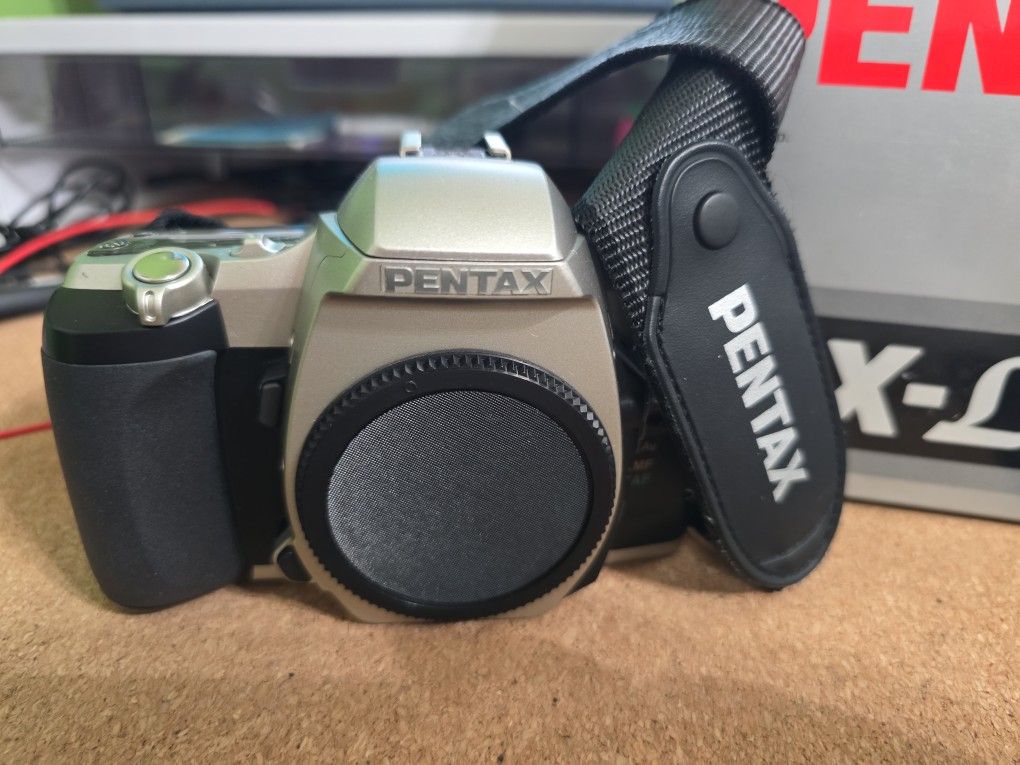 Pentax ZX-L 35mm SLR Film Camera 