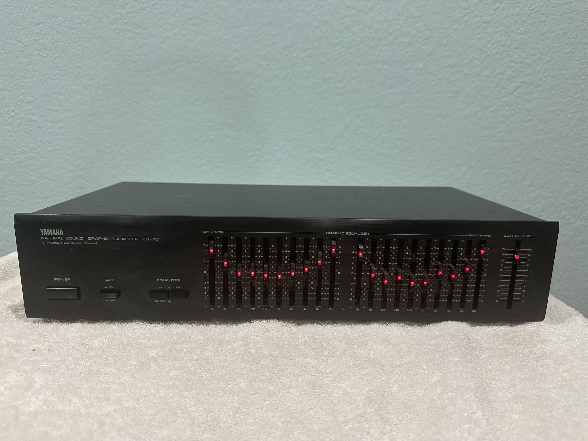 Yamaha EQ-70 Natural Sound Graphic Equalizer 10 Band. Made In Japan