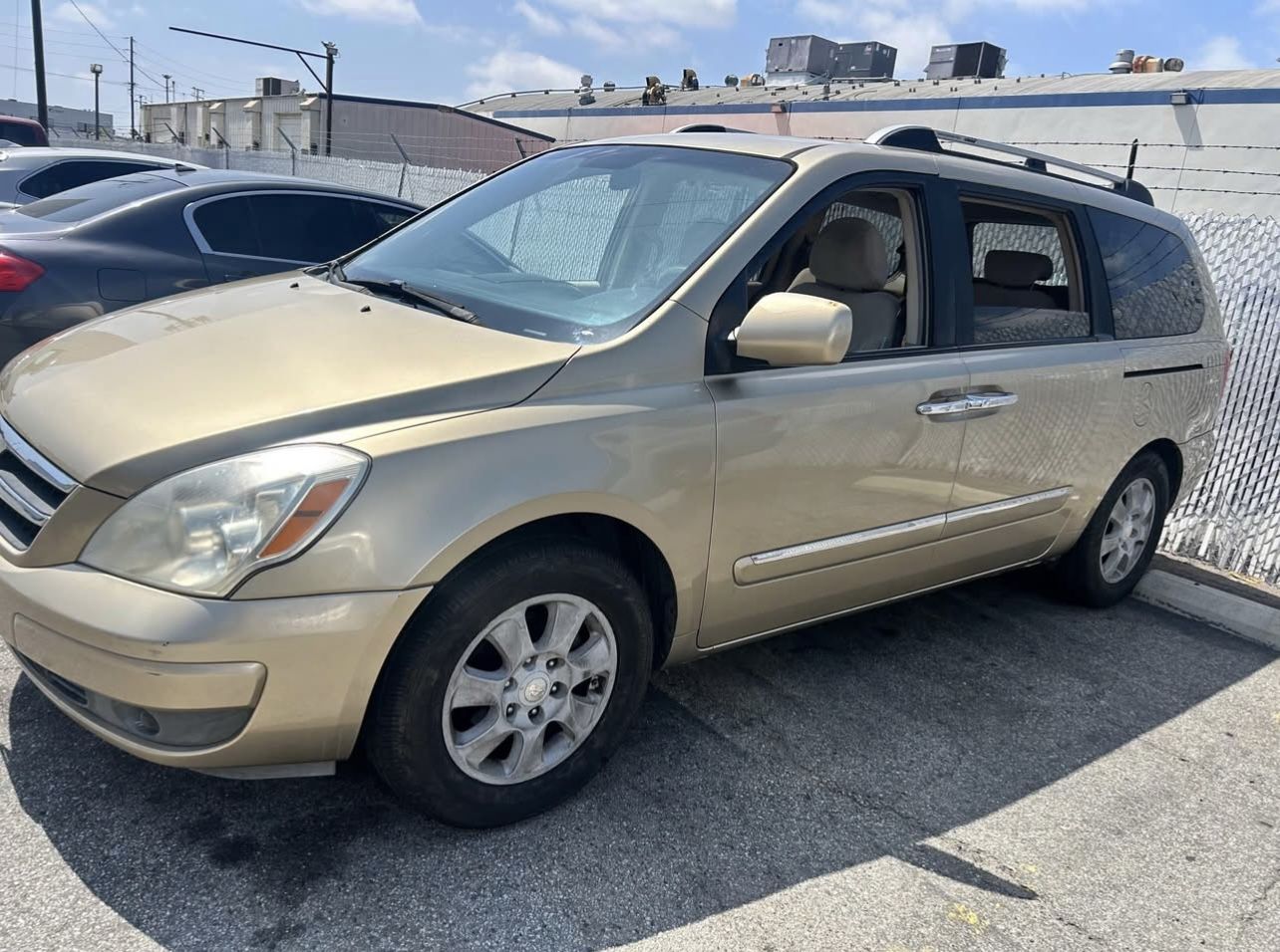 2007 Hyundai Entourage