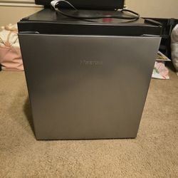 HISENCE SMALL REFRIGERATOR 
