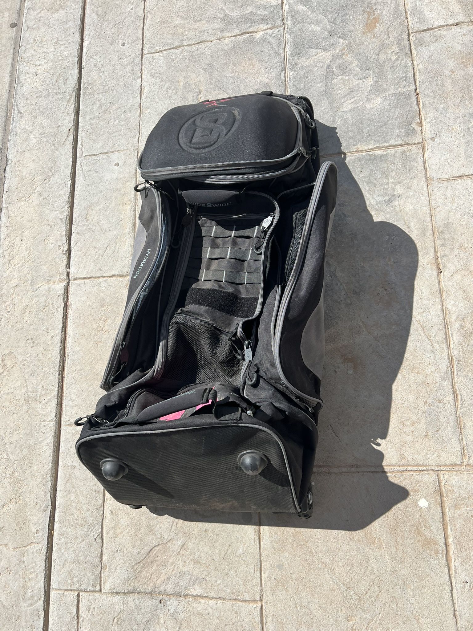 Wire 2 Wire Catchers Wheeled Bag 