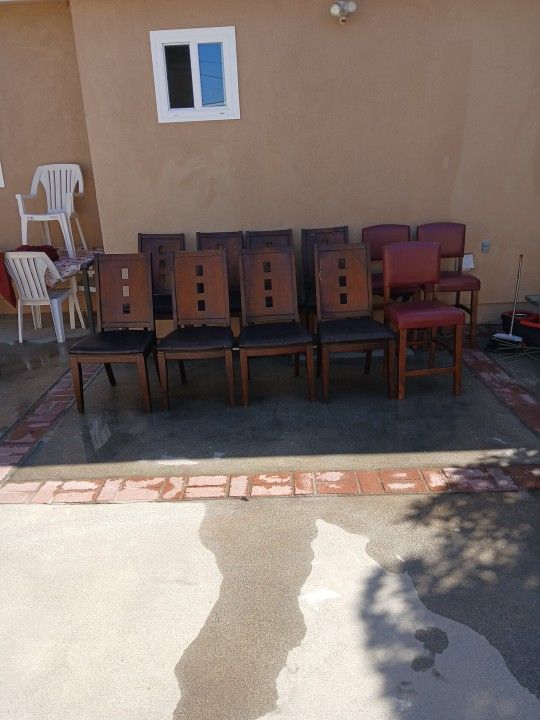 Dinner Stools 11 Of Them 3 Of Them Are Red Color