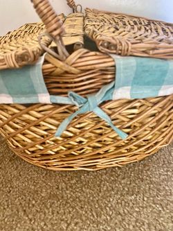 Gingham Picnic Basket-Pioneer woman