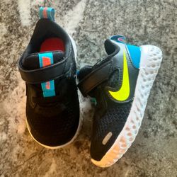 Toddler Nike Shoes Size 5c