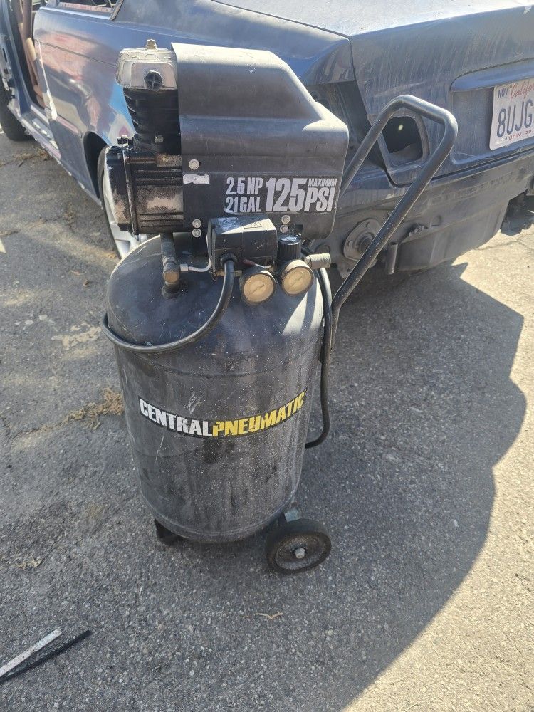 2.5hp Compressor 21 Gallon 