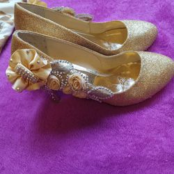 HIGHT HEELS GOLD SHOES