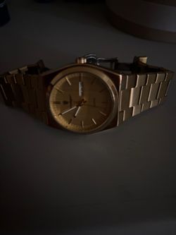 quartz gold watch