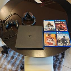 PS4 With 1 Controller And 4 Games 