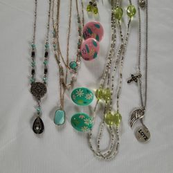 Lot Of 7 Necklace And Earrings Pre-owned Fashion Jewelry