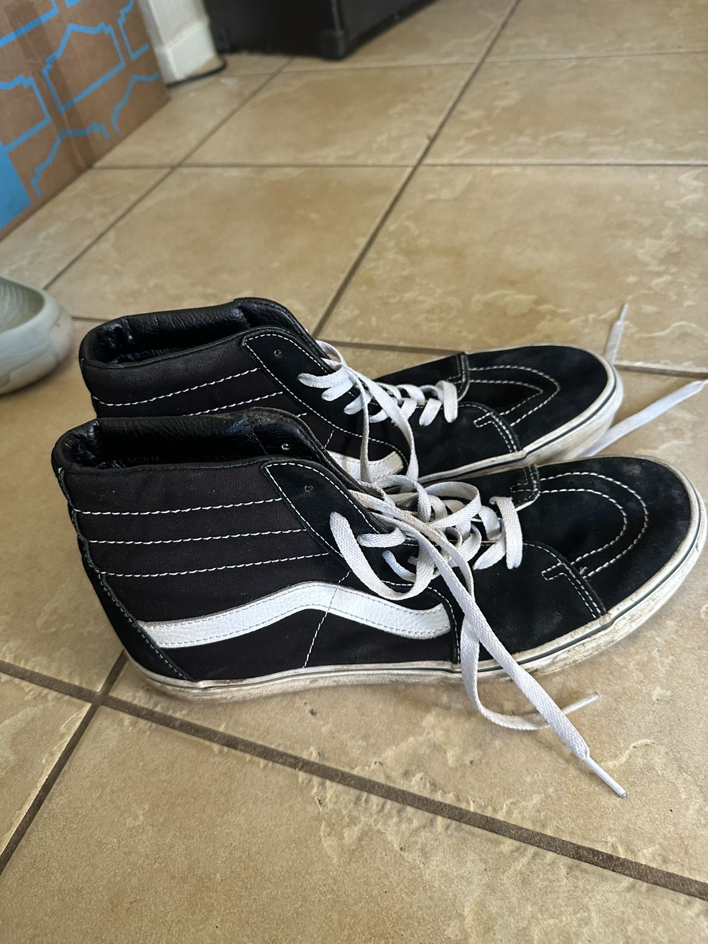 Men’s Black & White Ski HI’s