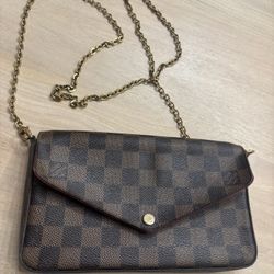 LV PURSE 