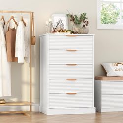 5 Drawer Dresser, White Dresser for Bedroom with Wavy Patterns, Wood Dressers with Embedded Handles, Modern Style Chest of Drawers for Living Room Hal