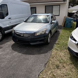 Honda Accord 2011 título limpio