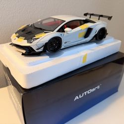LIBERTY WALK LB-WORKS LAMBORGHINI AVENTADOR METALLIC WHITE 1:18 by AUTOART 79241