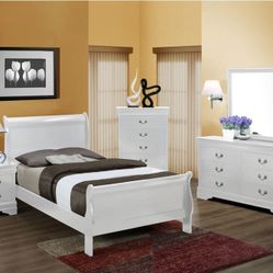 Brand new in Box! Louis Felippe 5pc Queen Bedroom Sets in White