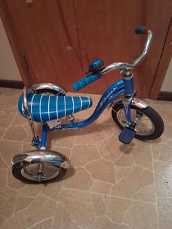 Schwinn Stingray tricycle