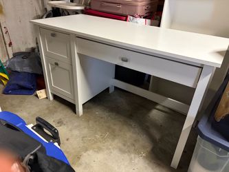 White office desk and matching chair